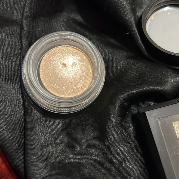 MAC MAKEUP - Picture 6 of 6